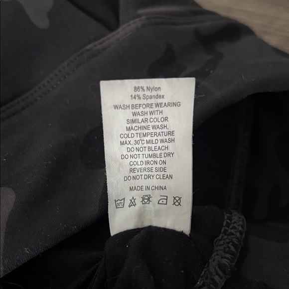 ZYIA Black Camouflage Sports Bra size medium with padded cups - Picture 3 of 4